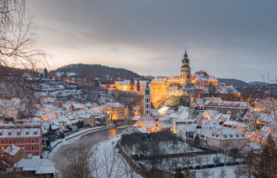 Winter view old town of cesky krumlov and church in cesky krumlov, czech republic