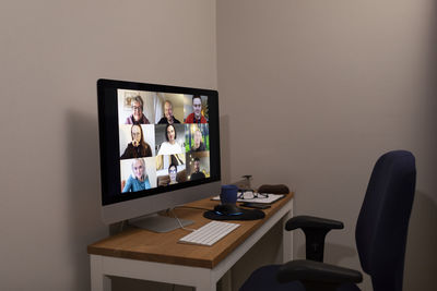 Pc screen with video chat