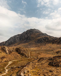 Scenic view of tryfan against sky