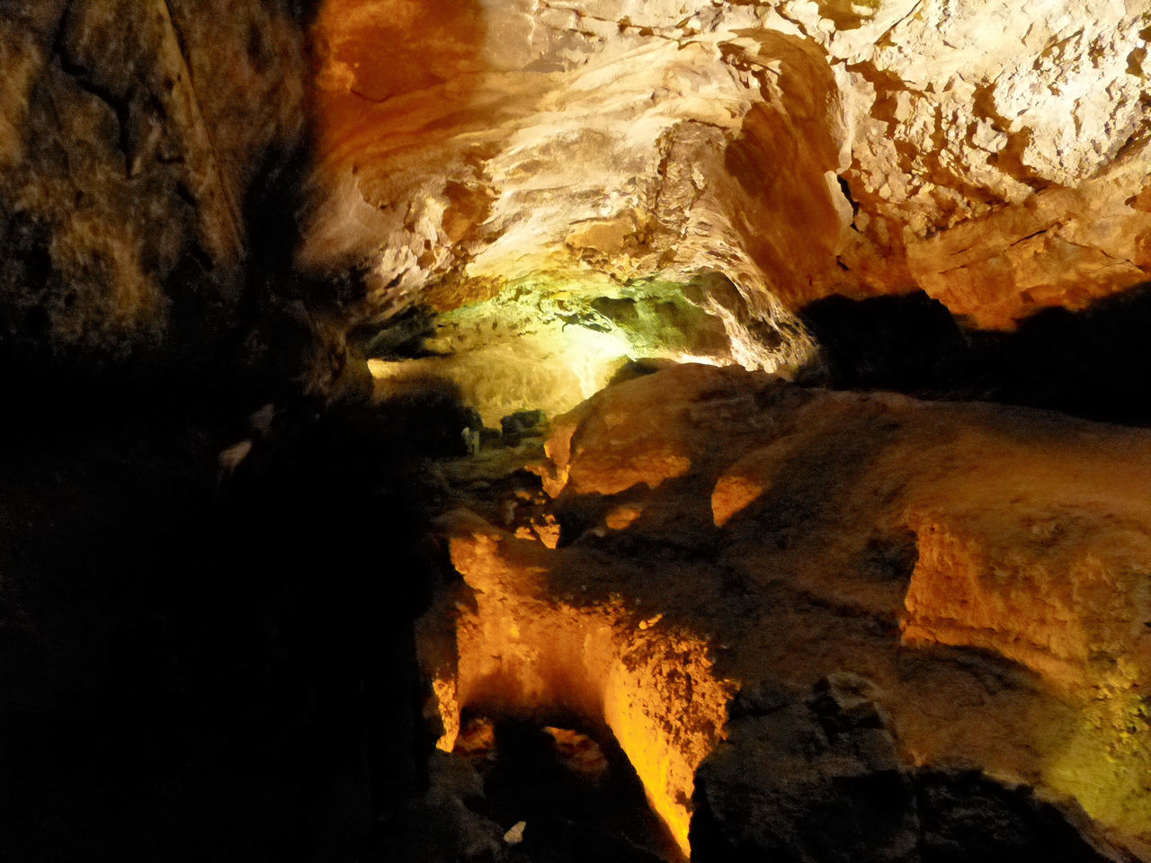 Höhle angestrahlt