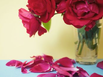 Close-up of rose bouquet on table