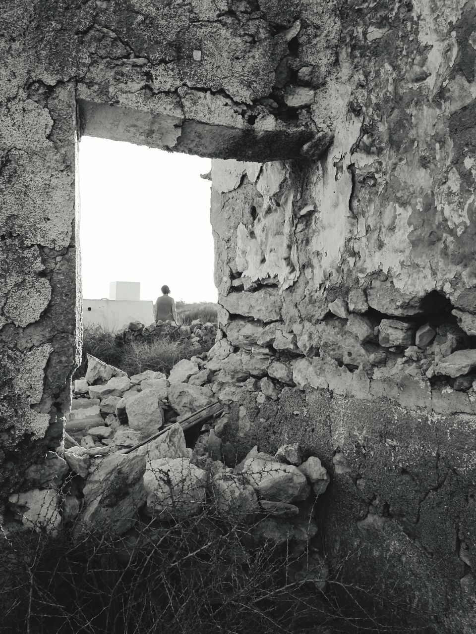 VIEW OF OLD WEATHERED WALL IN BUILDING