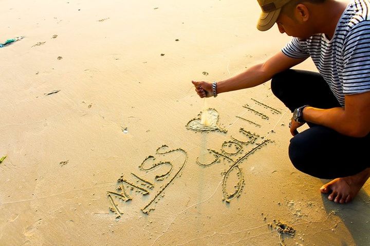 PEOPLE ON BEACH