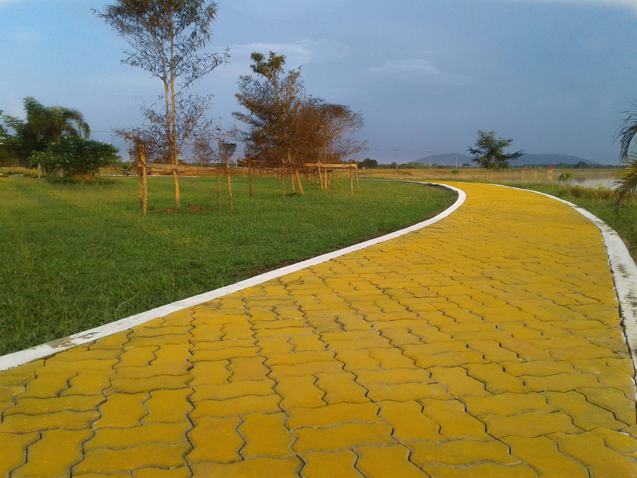 SCENIC VIEW OF FARM AGAINST SKY