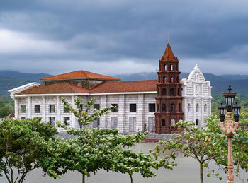 View of temple building against cloudy sky