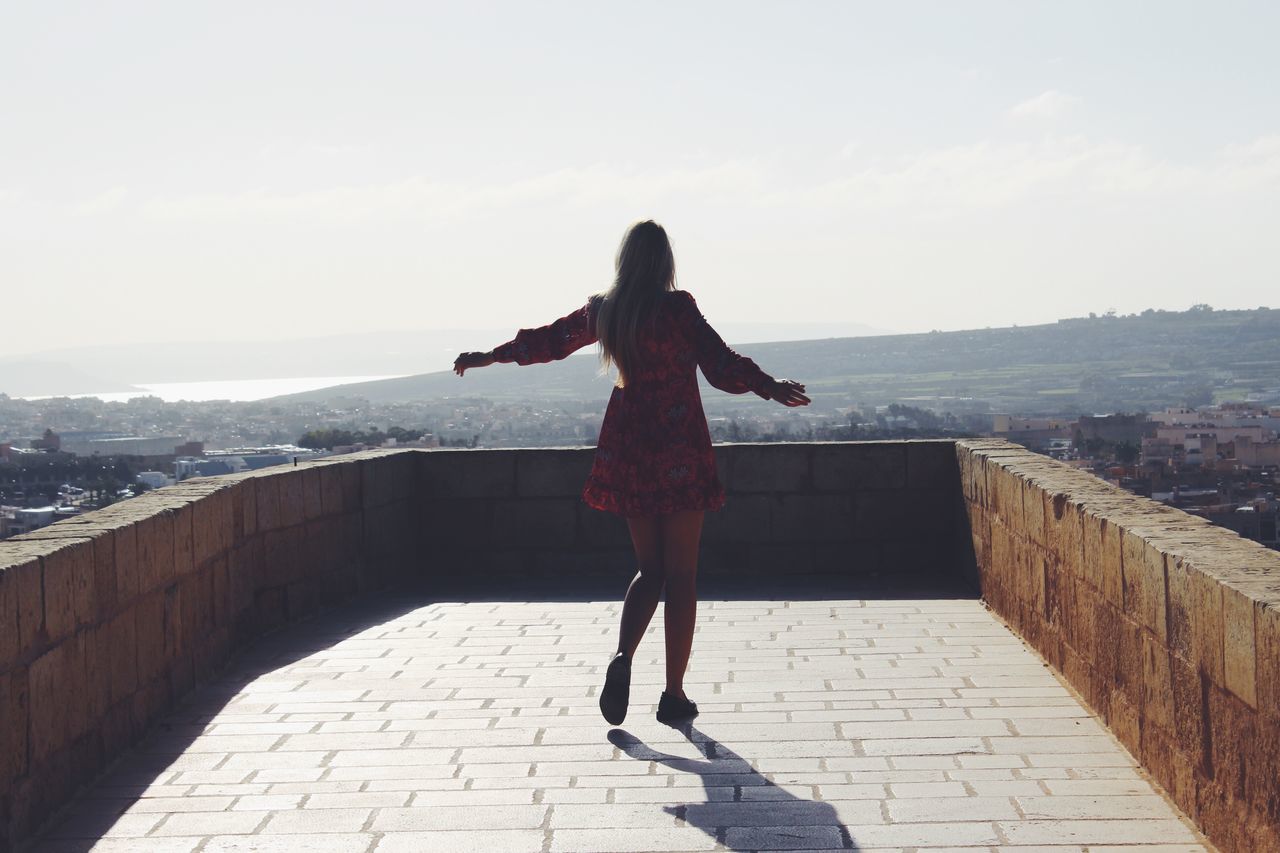 full length, rear view, sky, one person, sea, outdoors, women, real people, standing, water, leisure activity, day, nature, one woman only, building terrace, adult, people