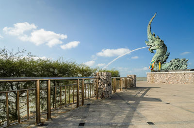 Serpent head fountain against sky