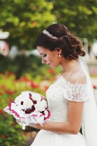 Close-up of a young woman holding flower bouquet