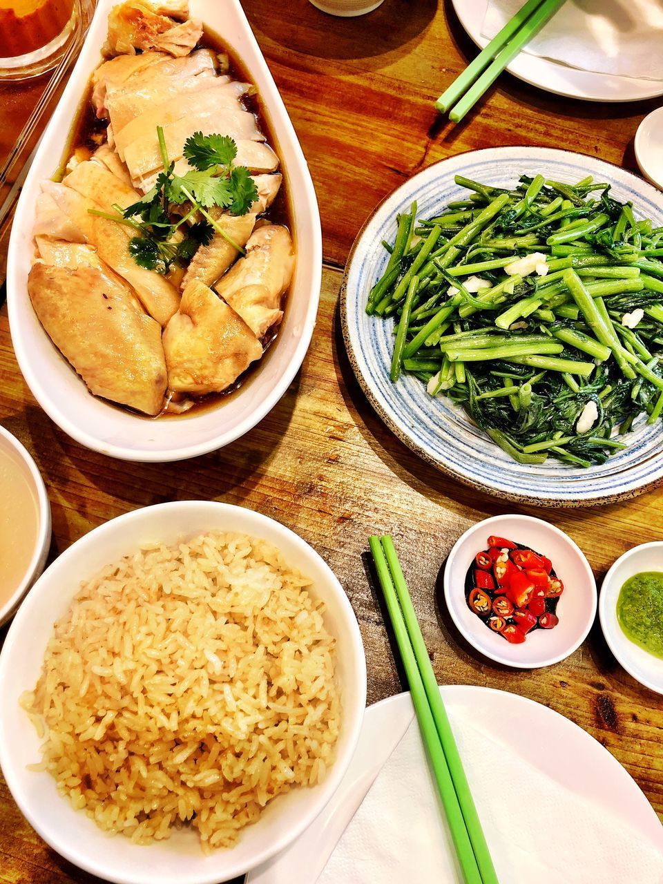 HIGH ANGLE VIEW OF MEAL SERVED IN BOWL