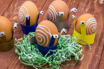 Diy easter egg coaster. step-by-step instructions for diy. snail-shaped easter egg coaster.