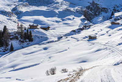 Views and huts in the snow. alpe di siusi. italy