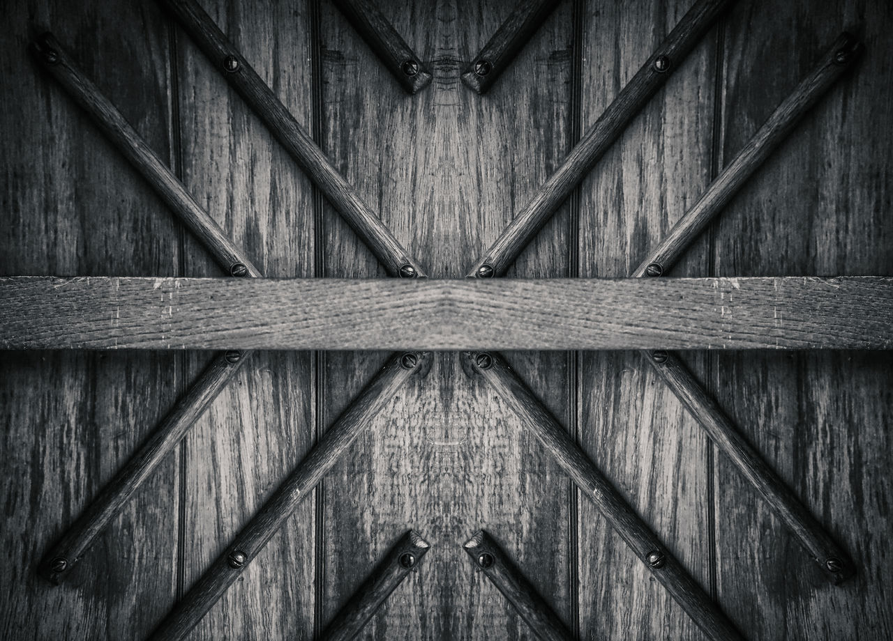 FULL FRAME SHOT OF WOODEN WALL