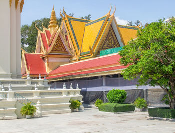 View of temple building against sky