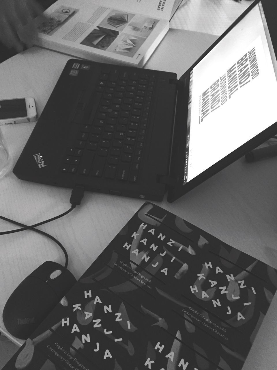 HIGH ANGLE VIEW OF COMPUTER KEYBOARD ON TABLE AT HOME