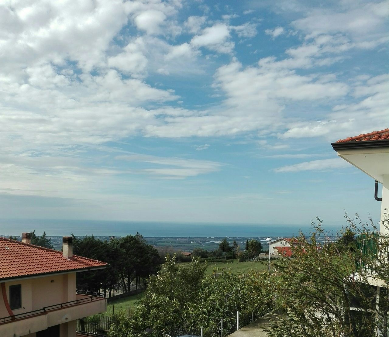 building exterior, architecture, sky, built structure, sea, horizon over water, cloud - sky, house, roof, cloud, cloudy, residential structure, tree, water, nature, scenics, tranquil scene, residential building, beauty in nature, day