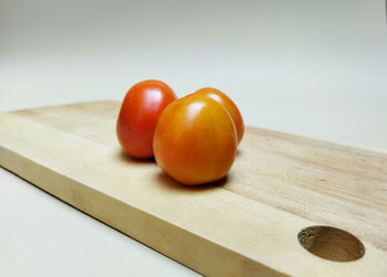 Close-up of tomatoes on cutting board