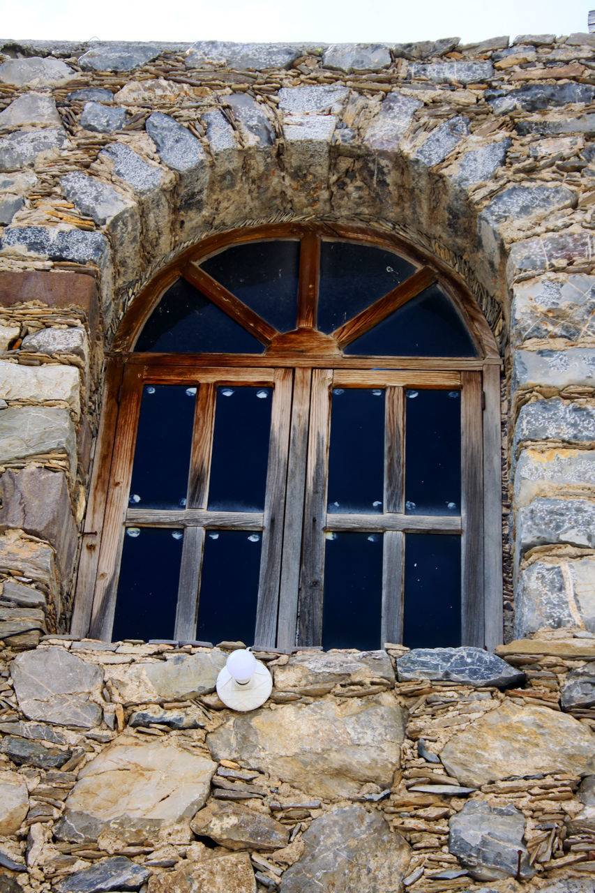 LOW ANGLE VIEW OF OLD WINDOW OF BUILDING