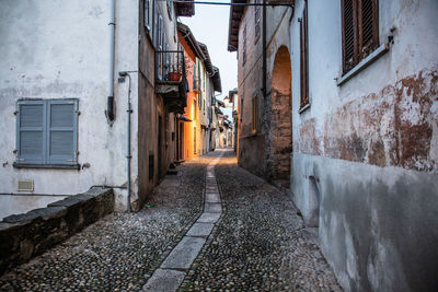 Narrow street between buildings