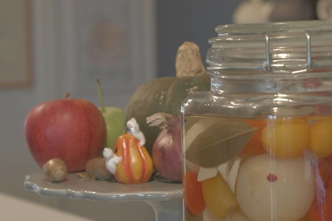 indoors, food and drink, healthy eating, fruit, apple - fruit, food, no people, freshness, focus on foreground, close-up, day