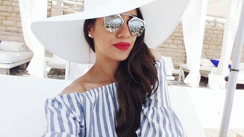 Portrait of young woman in sunglasses