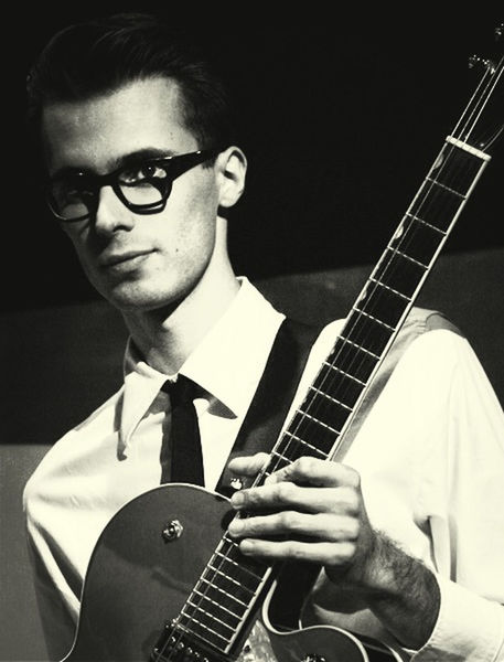 YOUNG MAN PLAYING GUITAR