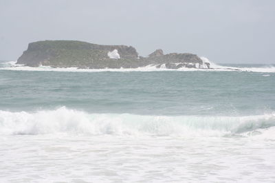 Waves splashing in sea