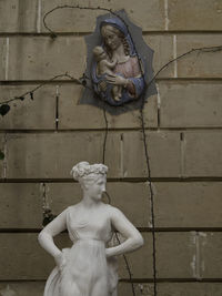 Statue of angel against wall