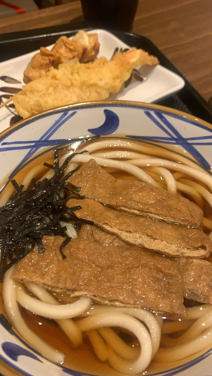 HIGH ANGLE VIEW OF MEAL IN PLATE