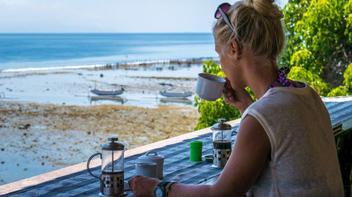 Close-up of young woman sitting on beach