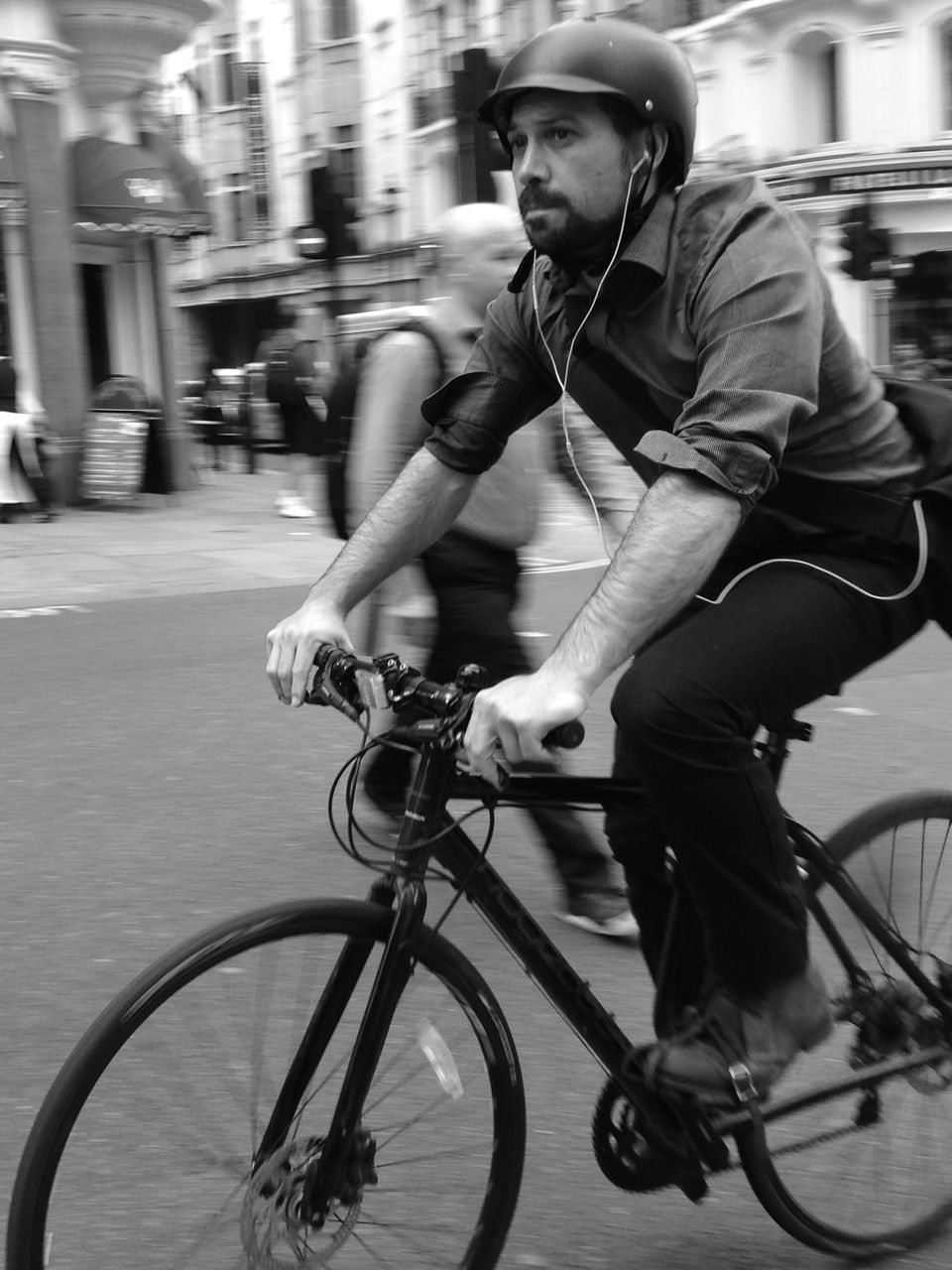 lifestyles, full length, leisure activity, casual clothing, bicycle, person, land vehicle, transportation, mode of transport, street, young adult, motion, childhood, riding, side view, boys, elementary age, front view