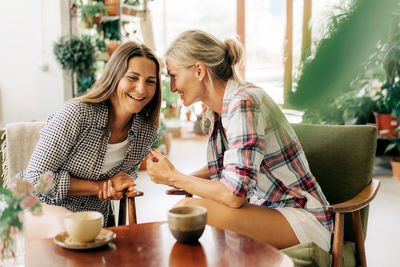 Young women talking in a cafe