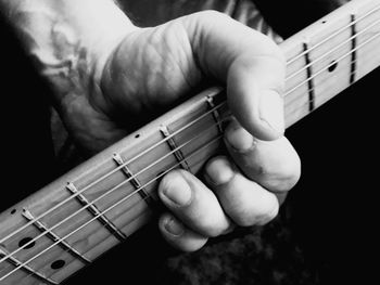 Cropped hand of man playing violin