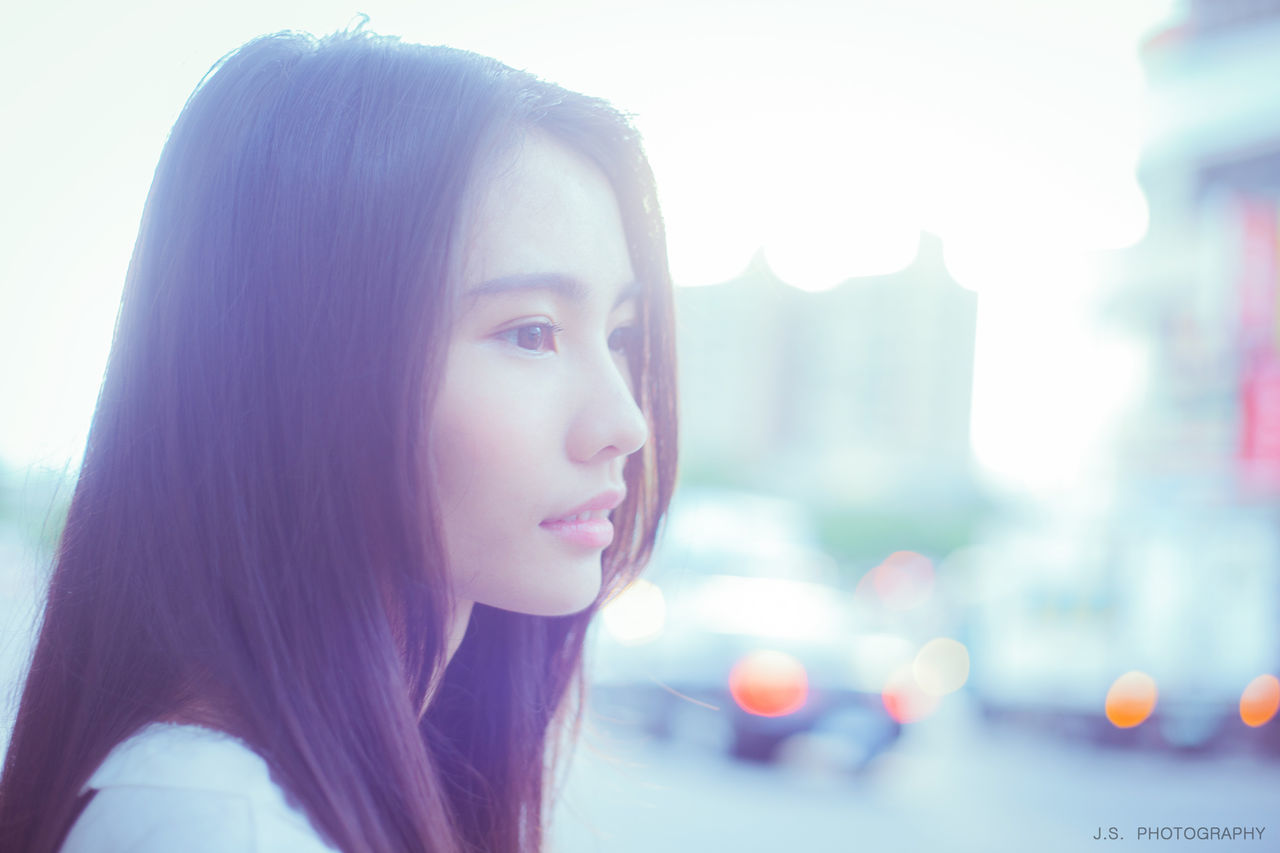 young adult, person, portrait, headshot, lifestyles, looking at camera, young women, front view, focus on foreground, smiling, head and shoulders, long hair, leisure activity, close-up, casual clothing, sunglasses