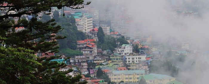 Cloudy and panoramic view of darjeeling hill station, himalayan mountain foothills, india in monsoon