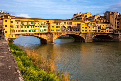 Golden hour at the ponte vecchio a medieval stone closed-spandrel segmental arch bridge in florence