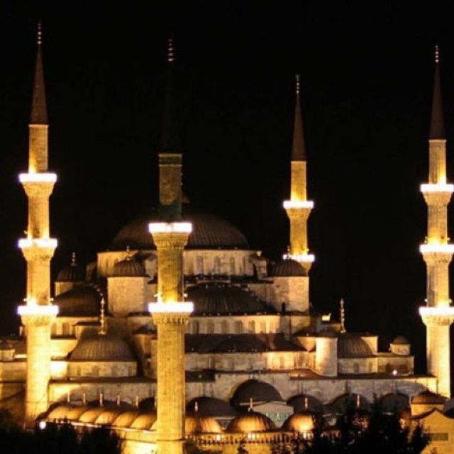 night, illuminated, architecture, built structure, religion, building exterior, place of worship, spirituality, famous place, clear sky, dome, travel destinations, mosque, church, history, tourism, low angle view, lighting equipment, copy space