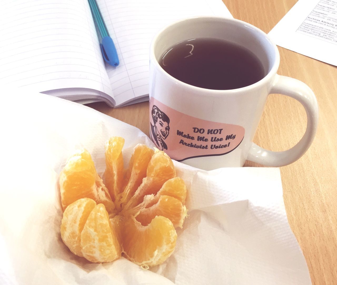 DIRECTLY ABOVE SHOT OF COFFEE CUP WITH COFFEE