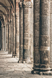 Colonnades in corridor