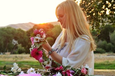 Beautiful young woman with flowers