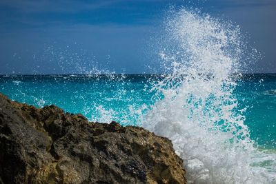 Waves splashing on rocks