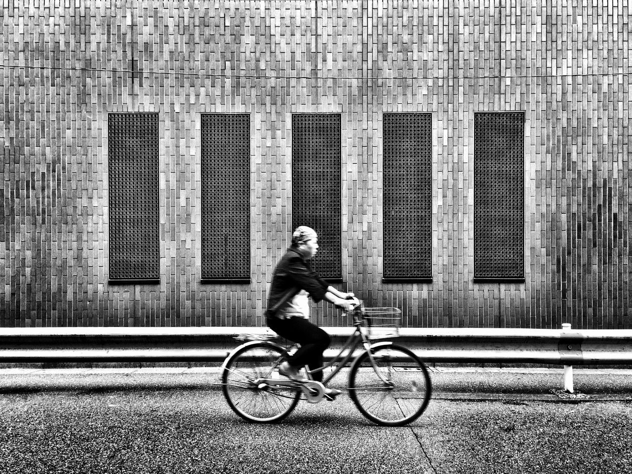 bicycle, transportation, architecture, city, one person, building exterior, full length, mode of transportation, built structure, ride, riding, city life, cycling, land vehicle, street, sport, motion, day, real people, outdoors