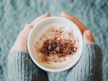 Close-up of hand holding coffee cup