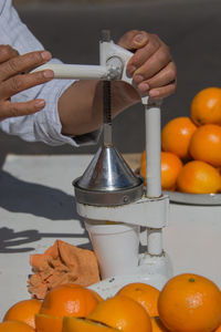 Cropped hands preparing juice