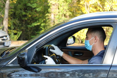 Driver with mask and gloves