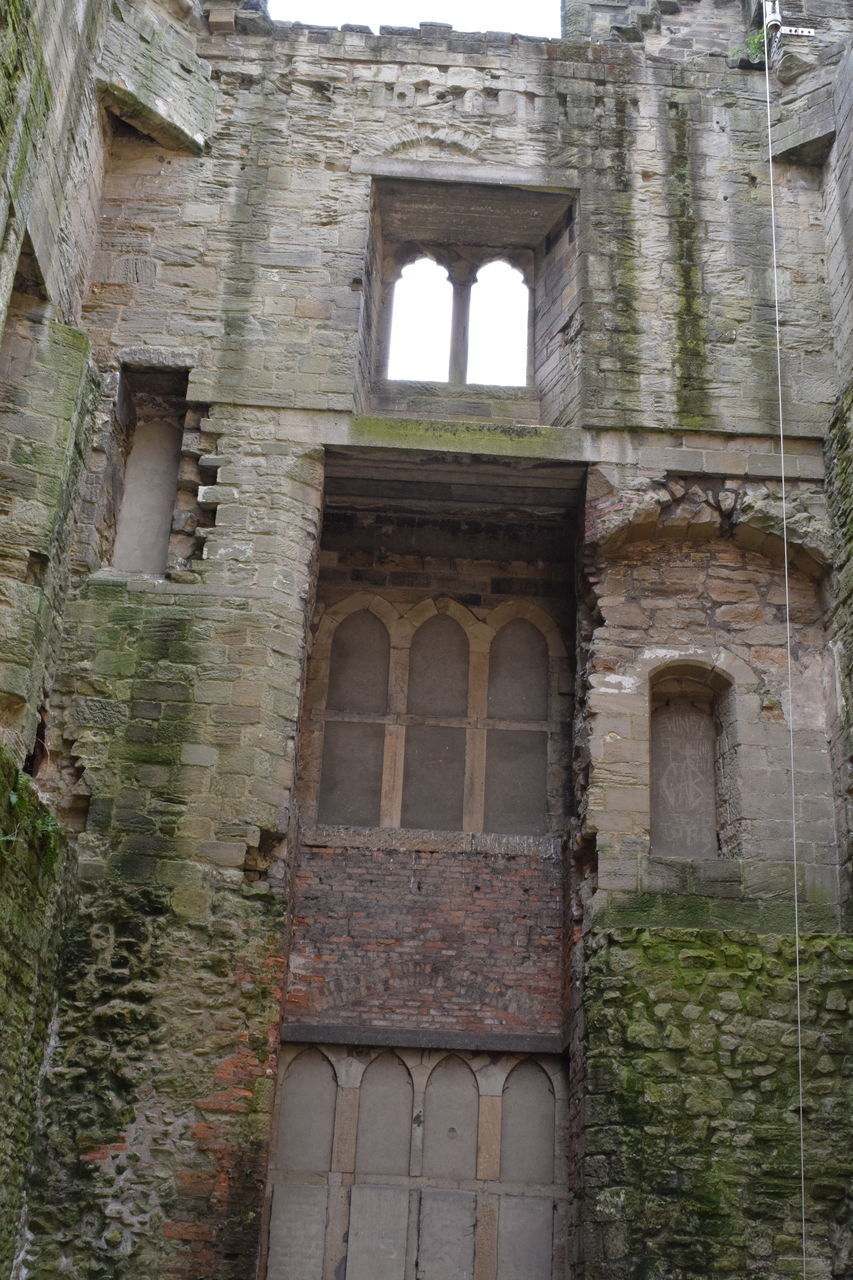 LOW ANGLE VIEW OF OLD BUILDING AGAINST SKY