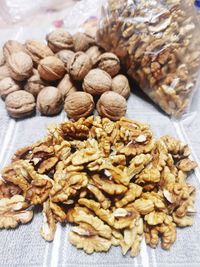 Dried walnuts 