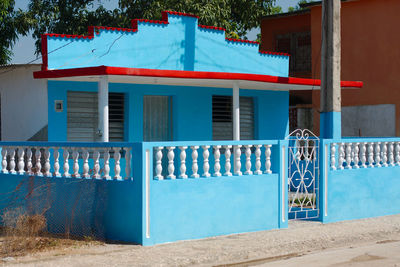 Small house in camaguey. painted blue. gated.