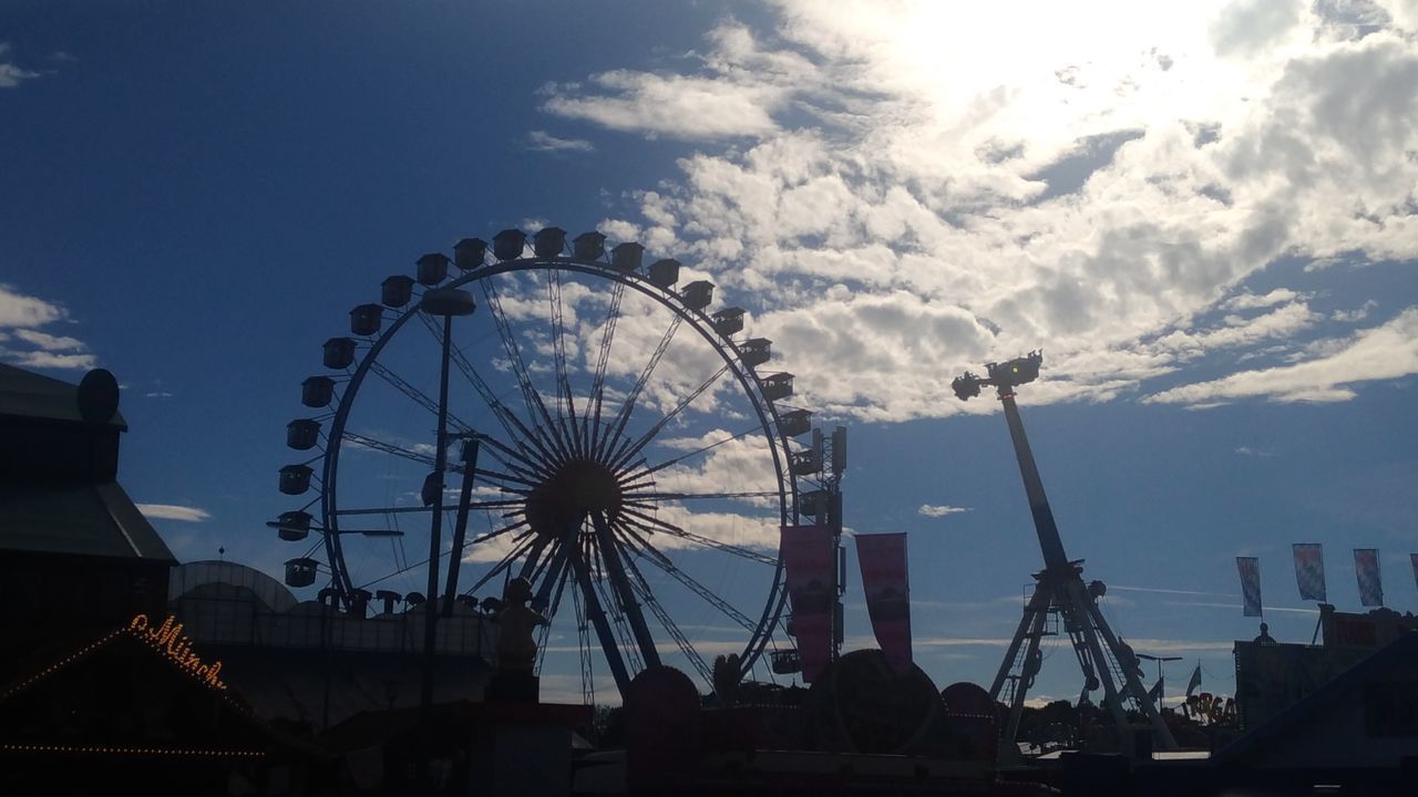 FERRIS WHEEL IN AMUSEMENT PARK AGAINST SKY