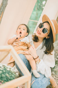 Full length of mother and daughter outdoors