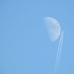 Low angle view of vapor trail in sky